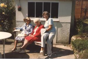 Mum and two unknown women on a bench August 1986