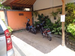 Ample parking space for 2 cars, 4 bikes 6265764485516541081 n (2)